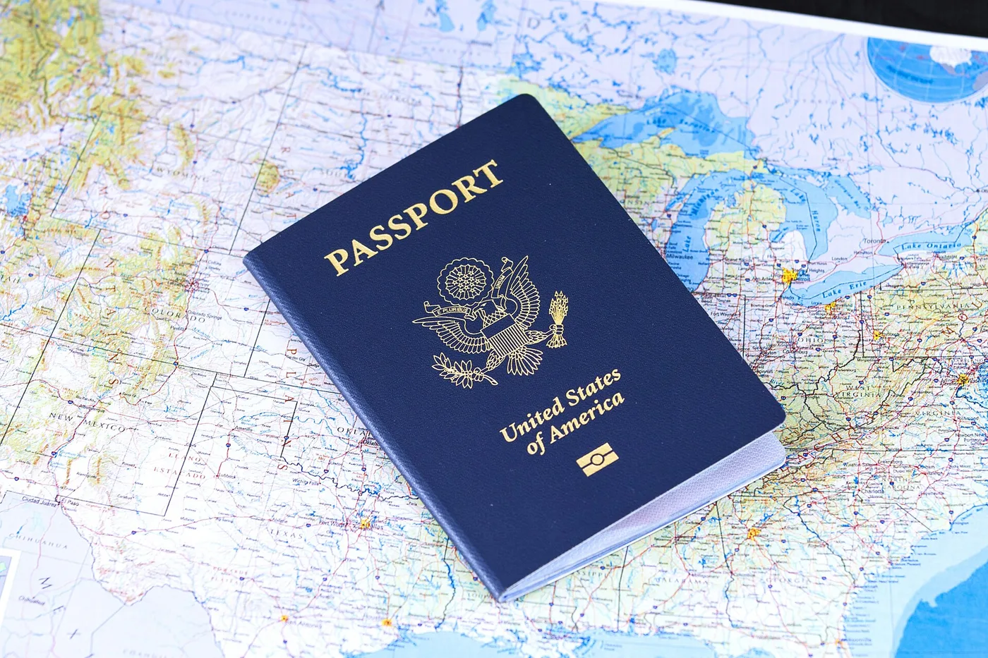 Passport-flag-travel-visa-2642170